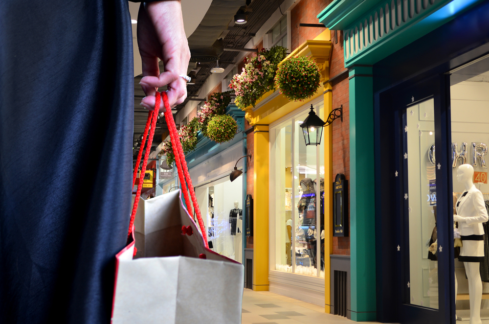 Woman,Holding,Shopping,Bags,In,The,Shopping,Mall